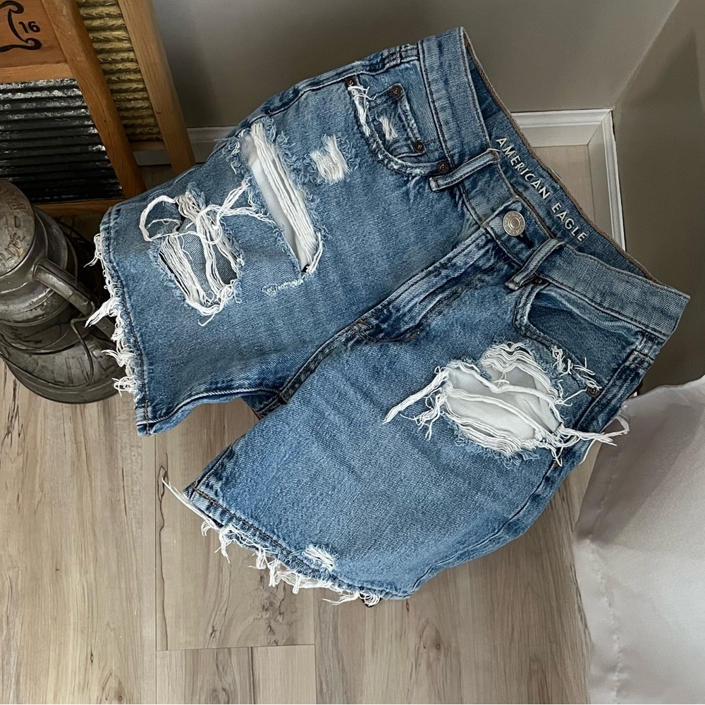 American Eagle Mid-Length Distressed shorts - Size 000